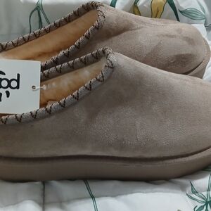 PAWZ Women's Cozy Tan Slippers